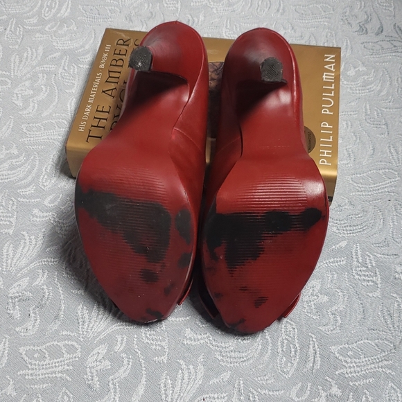 ๐10 for $20 Le chateau peep toe heels - Picture 4 of 5